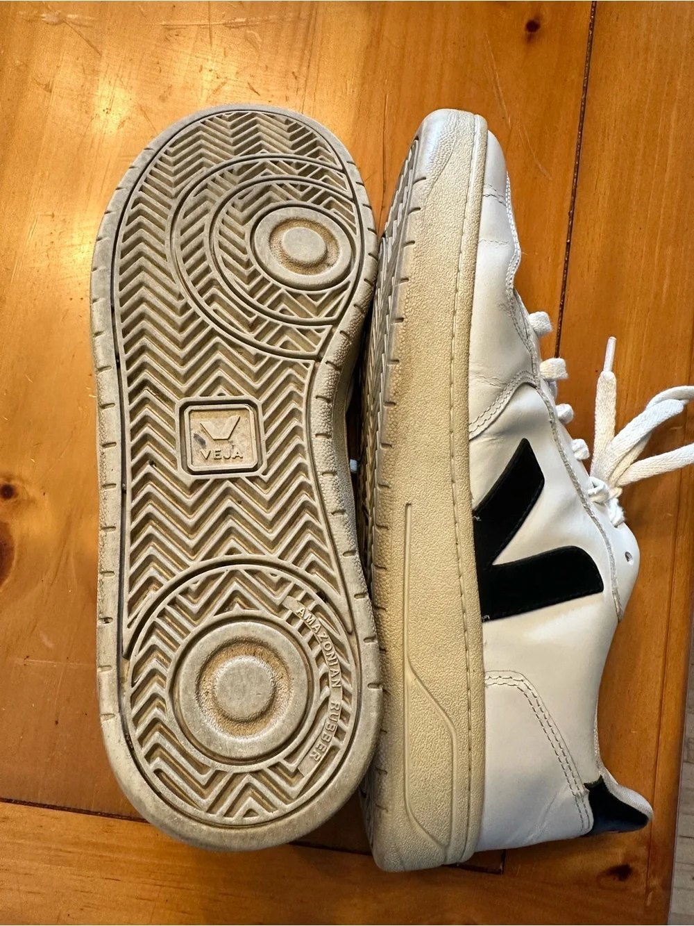 Veja White Leather women’s Sneakers with Black V Logo